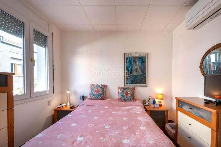 Casa adosada zona centro. casa adosada de 4habs. + 2lav. `terraza + garaje en Terrassa
