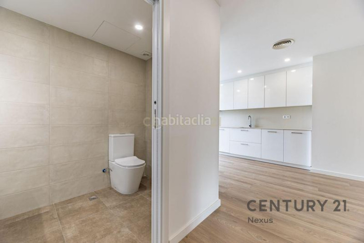 Apartamento en carrer de pere fizes ático dúplex con distribución invertida, suite, terrazas y acabados premium en Terrassa