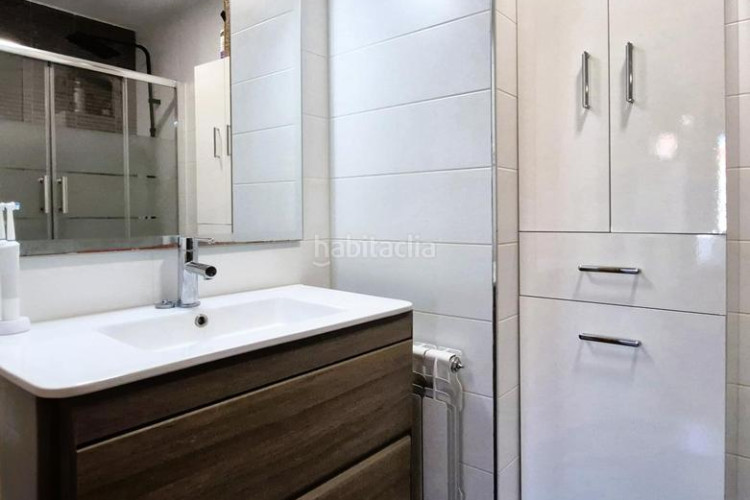 Piso edifici blau cel 3 hab amb 12 m2 sud al costat estacio est en Terrassa