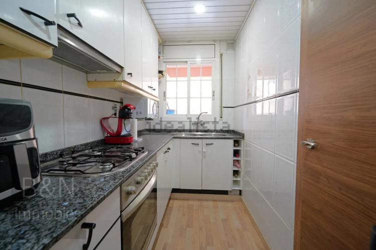 EN EL CENTRO DE TERRASSA CON TERRAZA DE 20 m² Y A UN PASO DEL PARC VALLPARADÍS