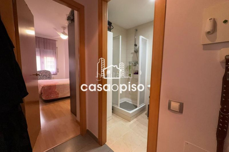 Piso acogedor piso seminuevo en ca nanglada con mucha luz, cocina americana, orientación este y construido en 2009. ideal para invertir en Terrassa