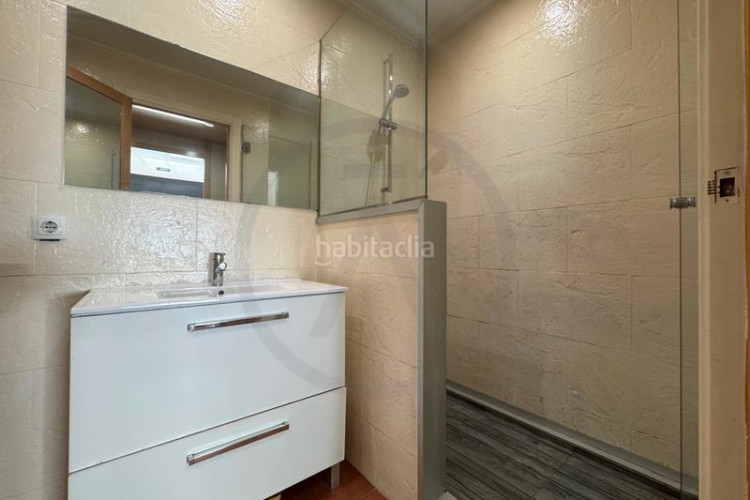 Casa adosada amplia casa adosada en La Maurina – 293 m², con garaje, ascensor y terrazas en Terrassa