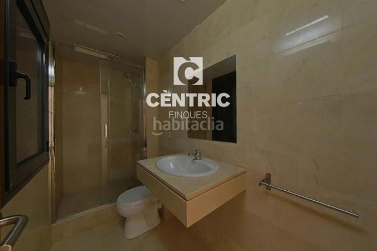 Dúplex piso reformado con 3 habitaciones y alquiler activo inversión con recorrido! en Terrassa