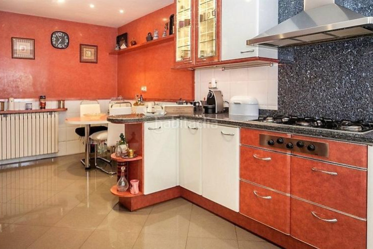 Casa gran casa cantonera en Ca n'Aurell Terrassa