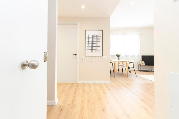 Piso precioso piso en inmejorable ubicación: vivienda esquinera con mucha luz: salón-comedor-cocina, 3 habitaciones, 2 baños, terraza.. en Terrassa