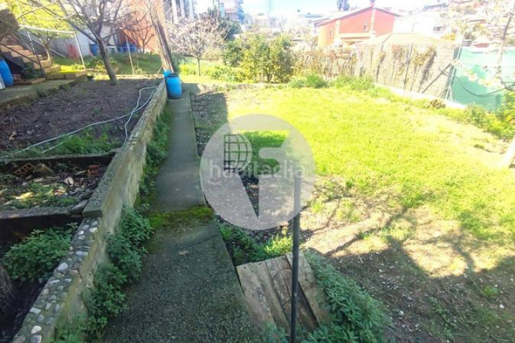 Casa encantadora casa independiente en Can Parellada, perfecta para dos familias en Terrassa