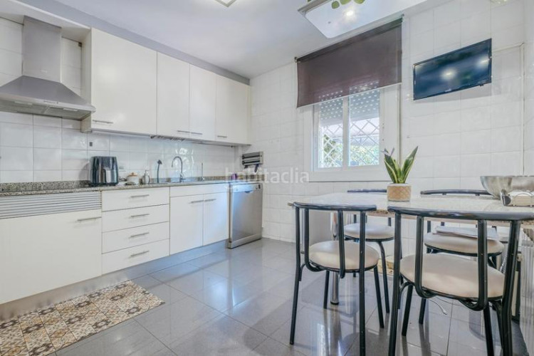 Casa adosada ?? exclusiva vivienda en perfecto estado en calle antoni torrella, can 'aurell en Terrassa
