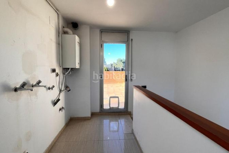 Chalet casa con piscina y vistas en zona residencial en Terrassa