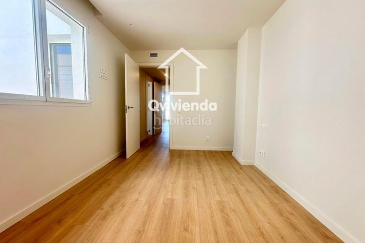 Piso  de 3 habitaciones con balcón en rbla francesc macià en Terrassa