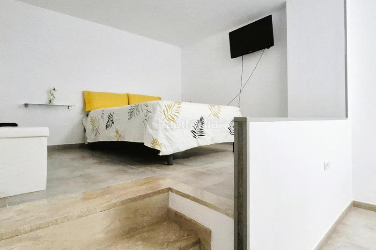 Planta baja  seminueva de 3 hab con patio de 60 m2 sur en rambla francesc macia en Terrassa