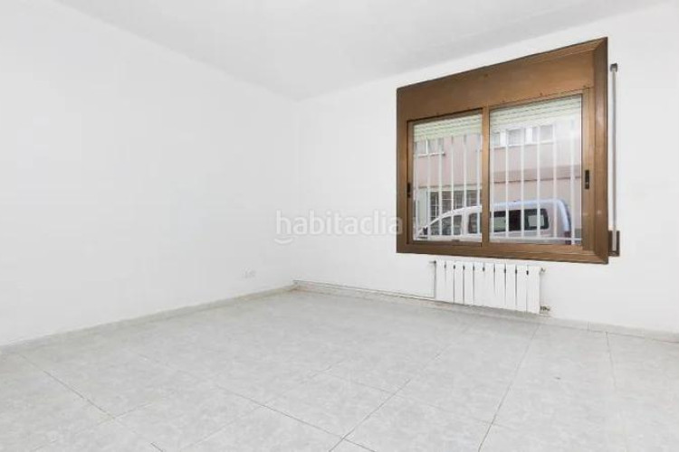 Piso (barcelona). "okupado" (no se puede visitar ni hipotecar). en Terrassa