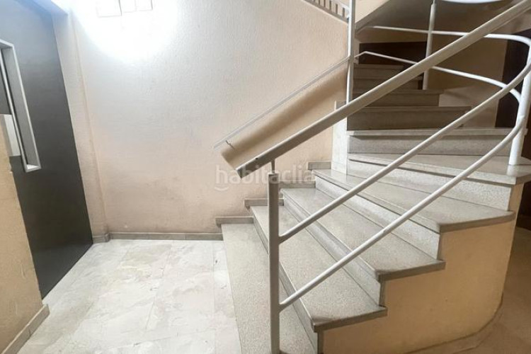 Piso zona de sant pere. piso de 3habs. + 2lav. + balcón + trastero + piscina comunitaria en Terrassa