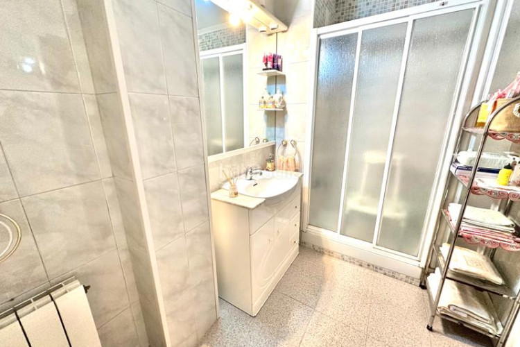 Piso  con 4 dormitorios y balcón en Sant Pere Nord Terrassa