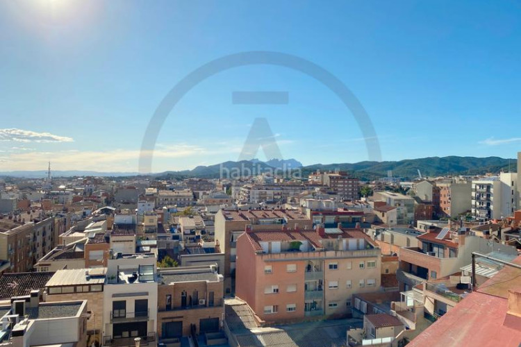 Piso muy amplio y reformado! en San Pere Terrassa