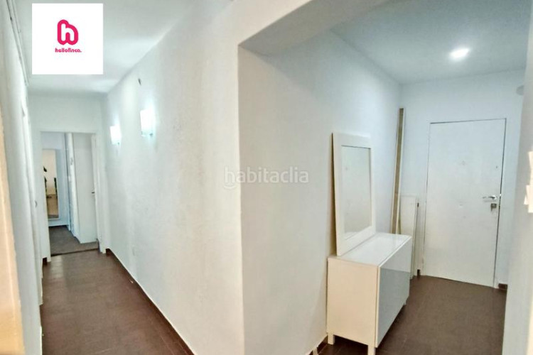 Piso  de 3 habitaciones para entrar a vivir con balcón y ascensor en Terrassa