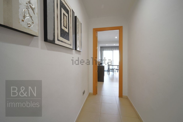 Un hogar reformado, con doble salida exterior y solo un vecino.