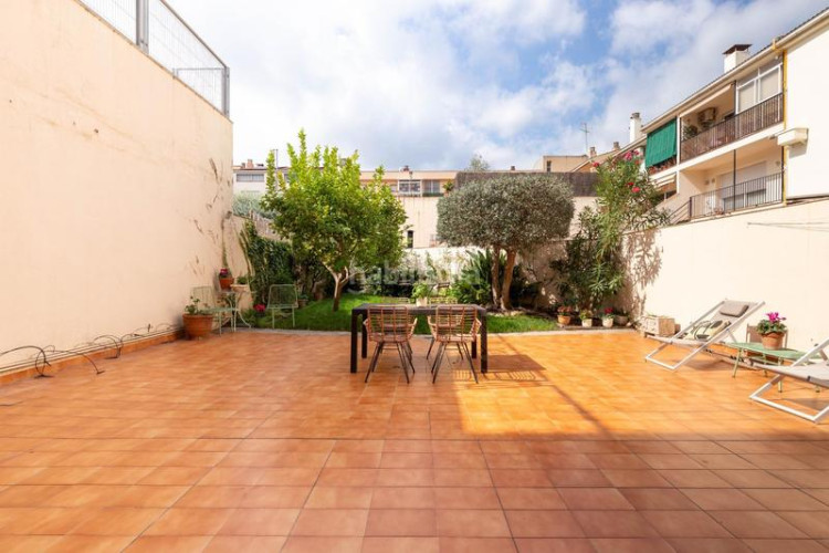 Planta baja en calle de galileu 341 jardí privat amb espai verd únic i amb pàrquing en Terrassa