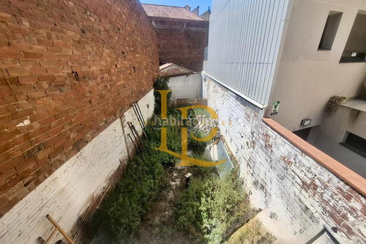Casa  de pueblo independiente en construccion para acabar a tu gusto en Terrassa
