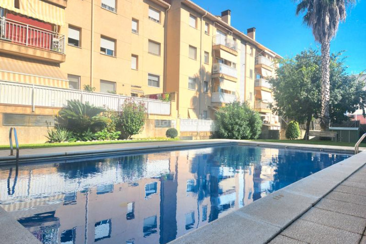 Piso 3 dormitorios, piscina, parking y trastero en Terrassa