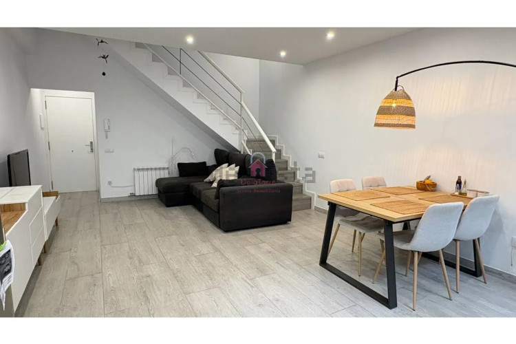 Chalet pareado en carretera de Rellinars