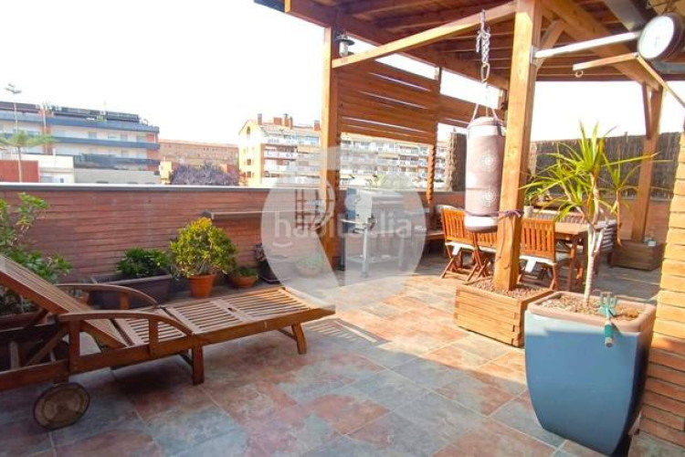 Dúplex  de ensueño en el centro con gran terraza y balcón, 2 plazas de parking y detalles premium en Terrassa