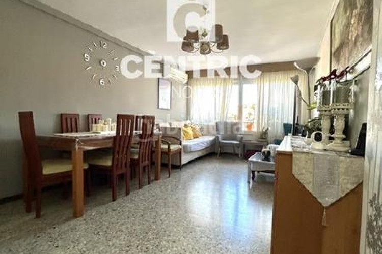 Piso torrent den pere parres, piso de 4habs. 2 wc en Terrassa