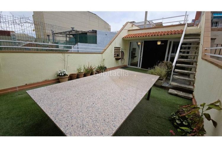 Piso oportunidad piso tipo casa gran garaje y terraza en Terrassa
