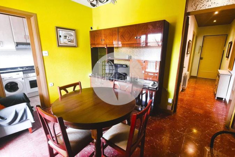 Piso descubre este piso funcional y con mucho potencial! en Terrassa