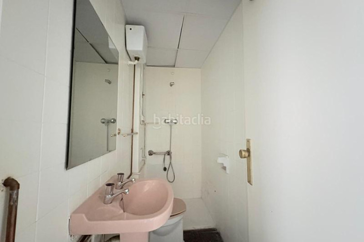 Piso delante museo téxtil en Vallparadís - Antic Poble de Sant Pere Terrassa