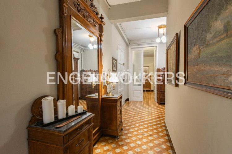 Apartamento vive en el corazón con historia, estilo y todo el confort actual en Terrassa