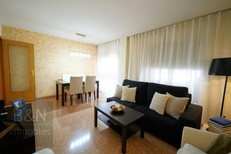 Dúplex un hogar con espacios amplios, una espectacular terraza, balcón y tres dormitorios en Terrassa