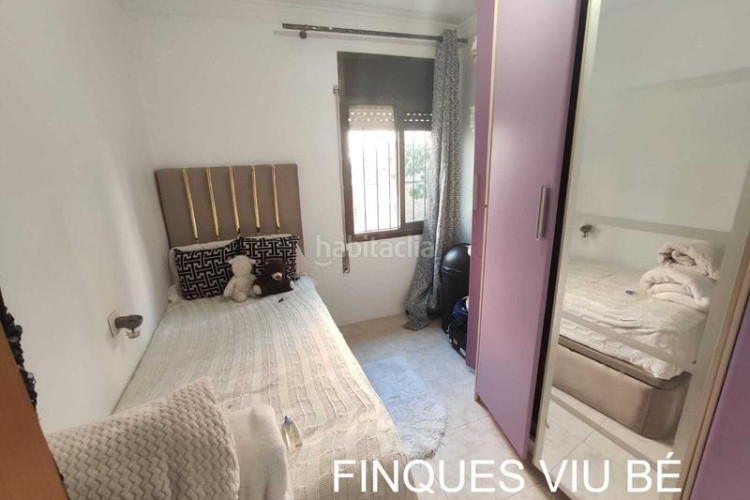 Piso  reformado de 3 habitaciones exterior con balcón en Terrassa