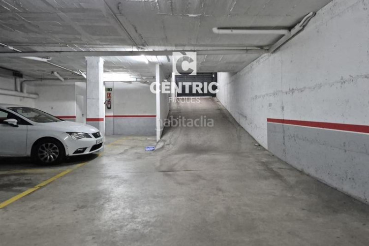 Piso planta baja seminueva de 3 hab con patio 60 m2 sur en francesc macia en Terrassa