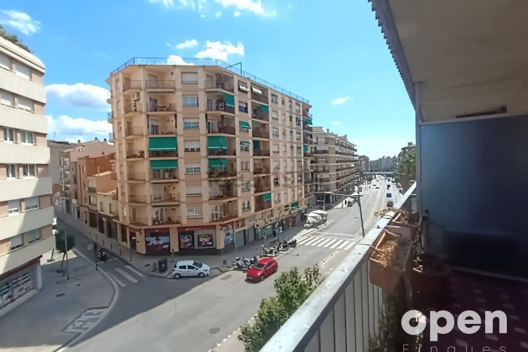 Piso en avenida de Josep Tarradellas