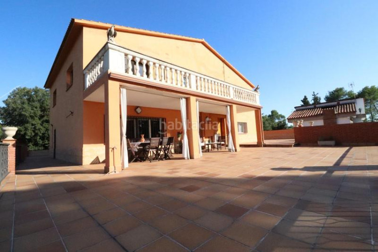 Casa única e impresionante finca a 4 vientos con piscina y jardin en Terrassa