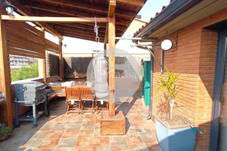 Dúplex  de ensueño en el centro con gran terraza y balcón, 2 plazas de parking y detalles premium en Terrassa