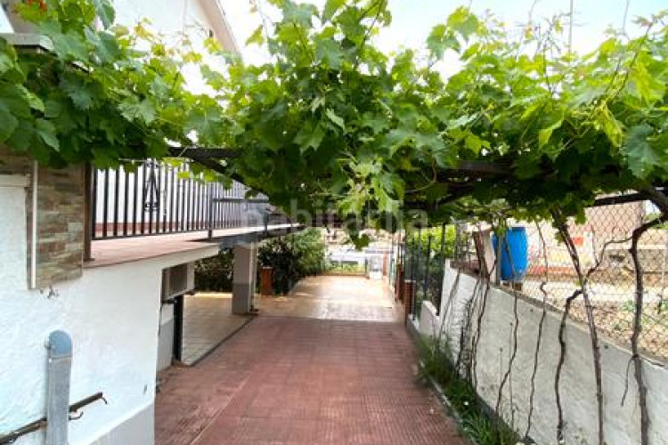 Chalet  bifamiliar ubicado en Can Parellada en Terrassa