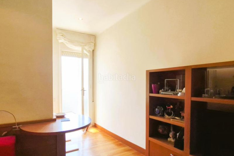 Piso de 4 hab al carrer ireneu a 50 metres rambla en Terrassa