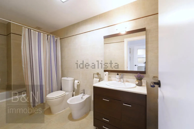 ¡Bienvenido al hogar de tus sueños! Este exclusivo dúplex es mucho más que una vivienda.