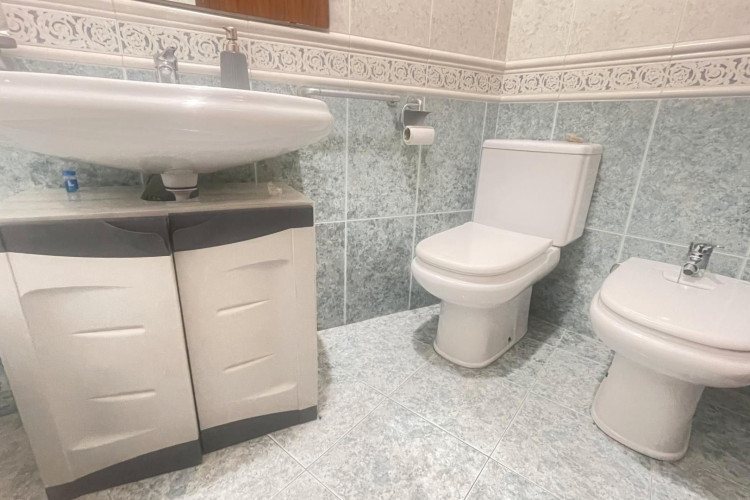 Plau00E7a del Mestre Serrat, Sant Pere