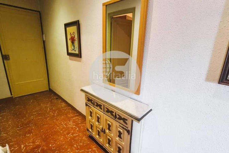 Piso descubre este piso funcional y con mucho potencial! en Terrassa