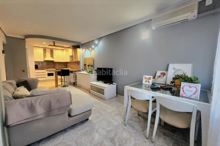 Piso con entrada independiente, terraza y parking en Terrassa
