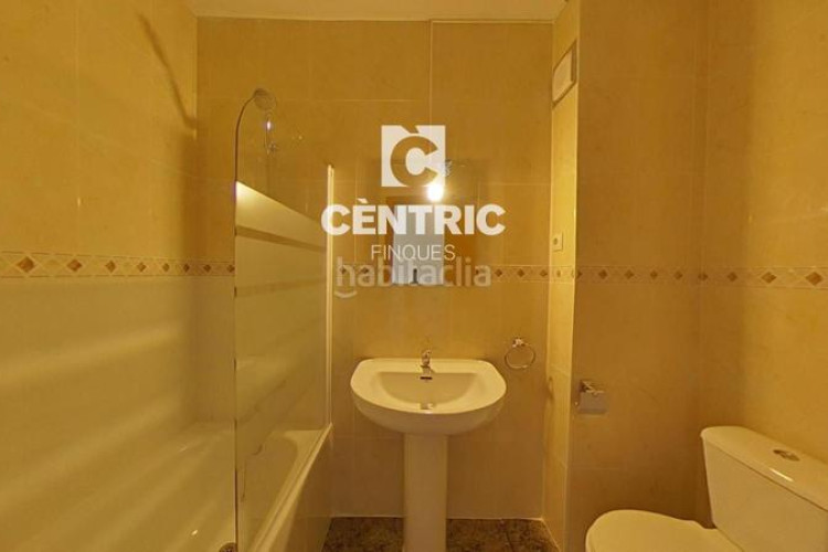Piso oportunidad inversión. piso grande con 4 habitaciones perfecto para familias numerosas! en Terrassa