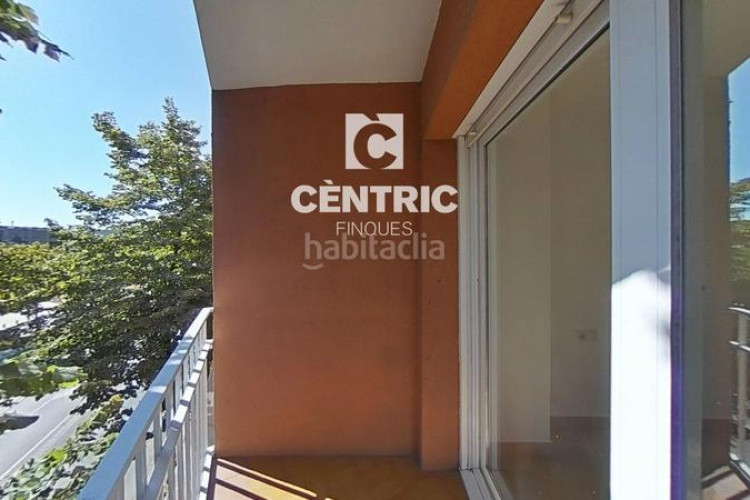 Piso  moderno con 3 habitaciones gran oportunidad ! en Terrassa