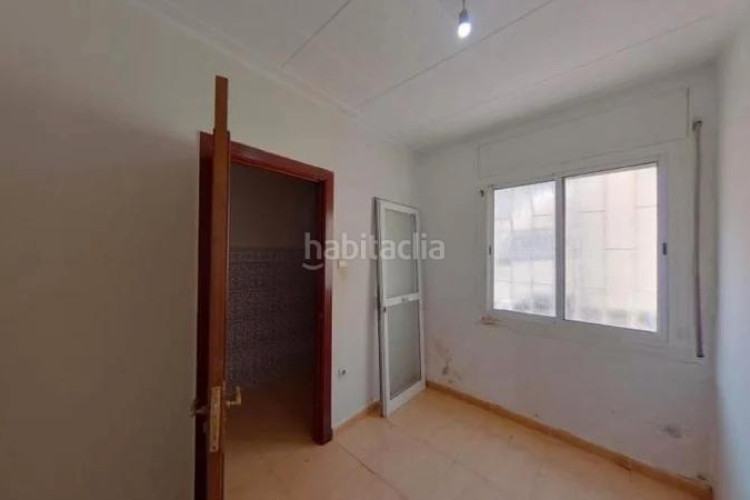 Piso (barcelona). "okupado" (no se puede visitar ni hipotecar). en Terrassa