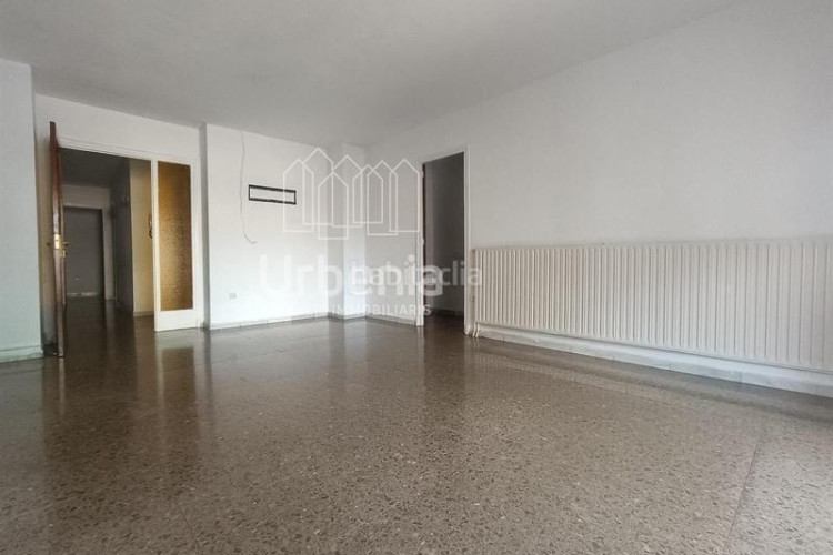 Piso gran piso, 4 habitaciones, genial ubicación en Terrassa