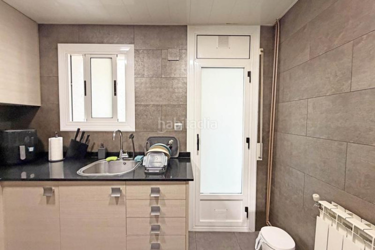 Ático fantástico atico en Can Palet, cerca del parque de vallparadis. 4 habitaciones. balcón. en Terrassa