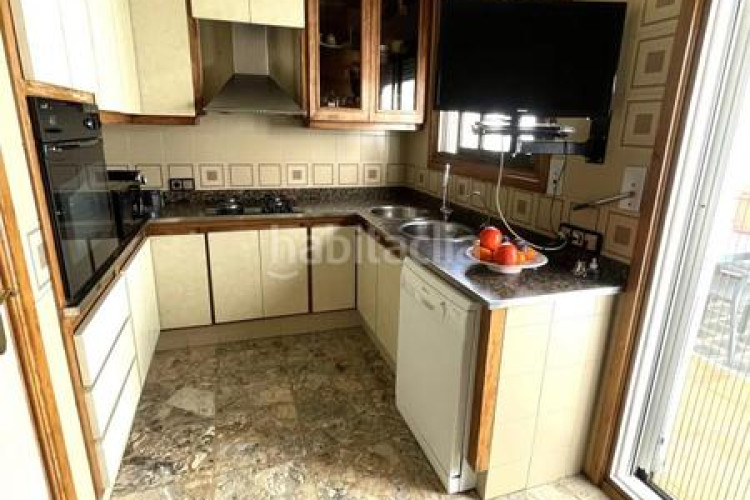 Casa adosada con amplias terrazas y gran potencial en Terrassa