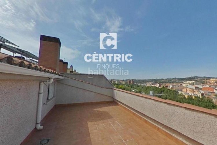 Dúplex piso espacioso con 4 habitaciones gran inversión ! en Terrassa
