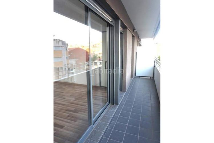 Piso torressana fantastico piso de 2 habitaciones con pk trastero con piscina comunitaria en Terrassa